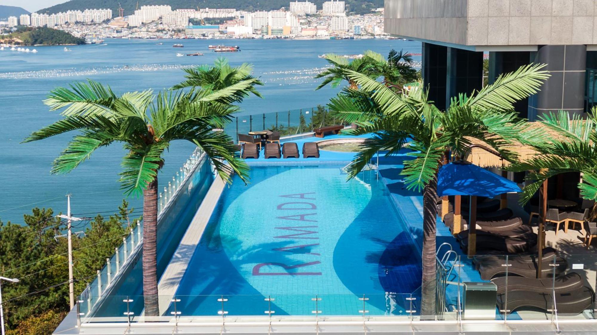 Hotel Ramada Plaza By Wyndham Dolsan Yeosu Esterno foto