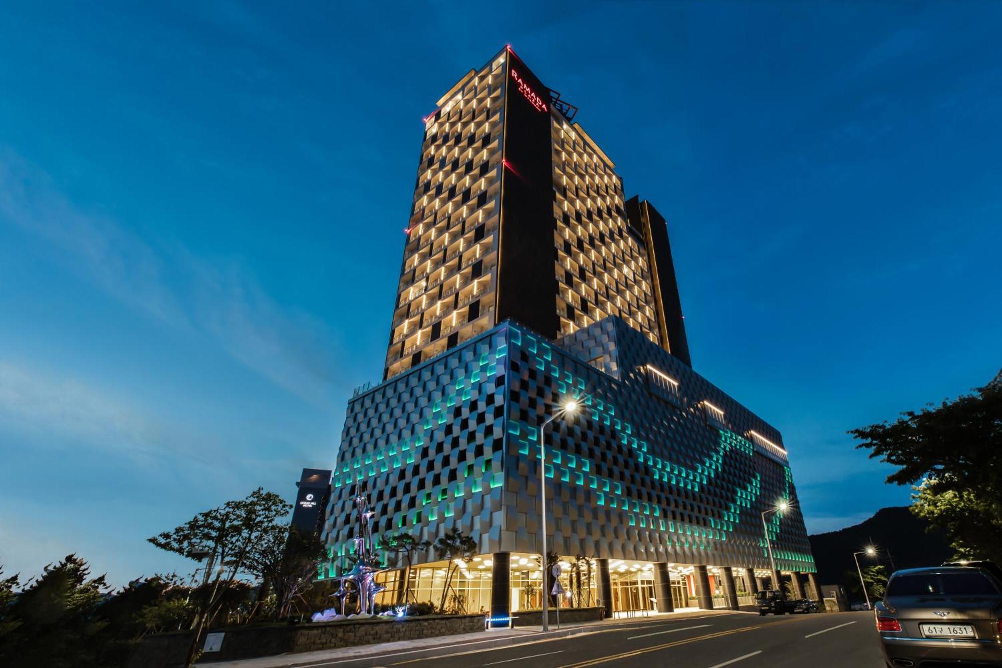 Hotel Ramada Plaza By Wyndham Dolsan Yeosu Esterno foto