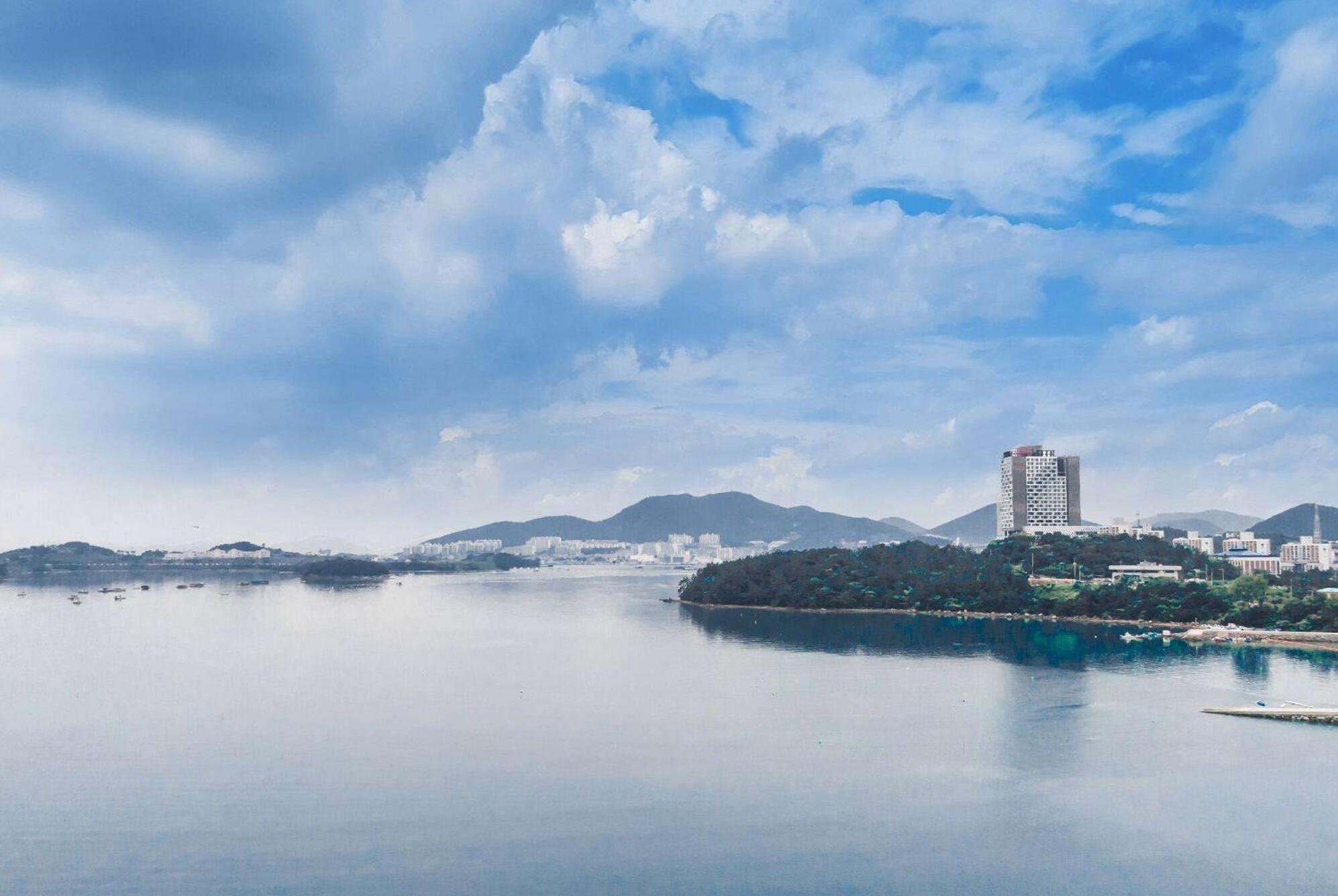 Hotel Ramada Plaza By Wyndham Dolsan Yeosu Esterno foto