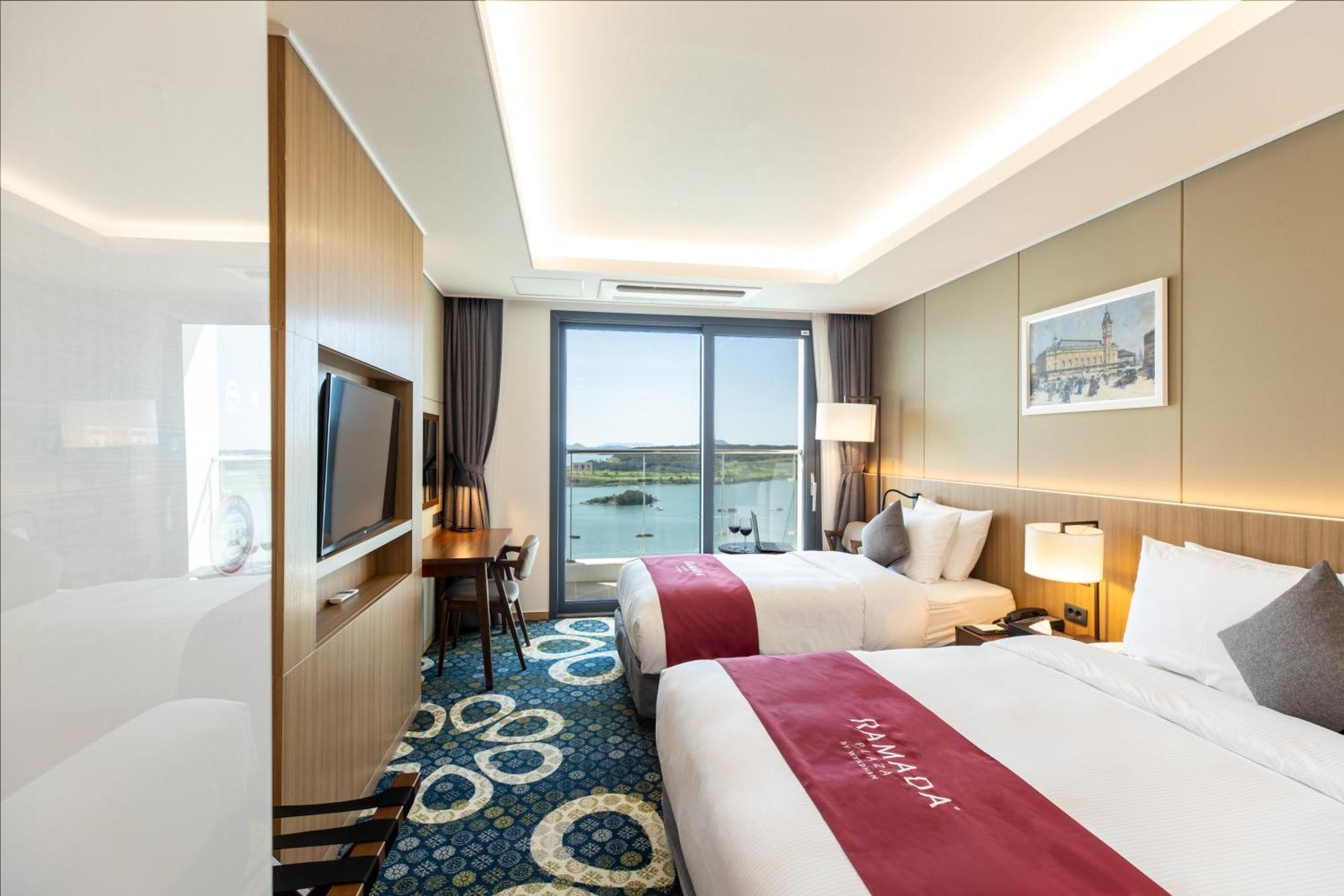 Hotel Ramada Plaza By Wyndham Dolsan Yeosu Esterno foto